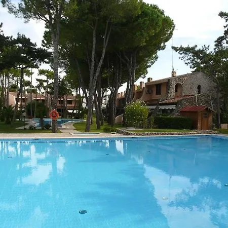 Cozy In A Village With Pool Διαμέρισμα